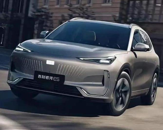 Электромобиль от Geely с запасом хода в 2000 км. Представлен Galaxy E5 за 27700 долларов